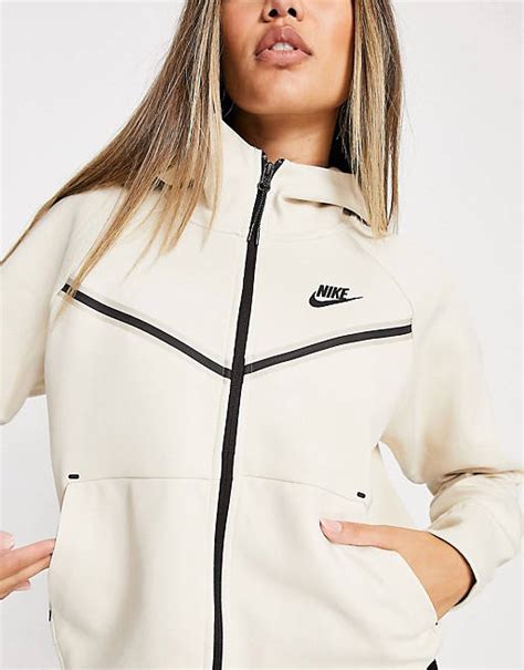 asos nike tshirt damen|asos tracksuit.